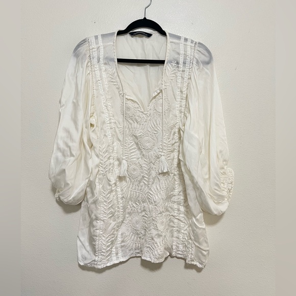 Zara Tops - ❤️ Zara floral emboridered satin effect top